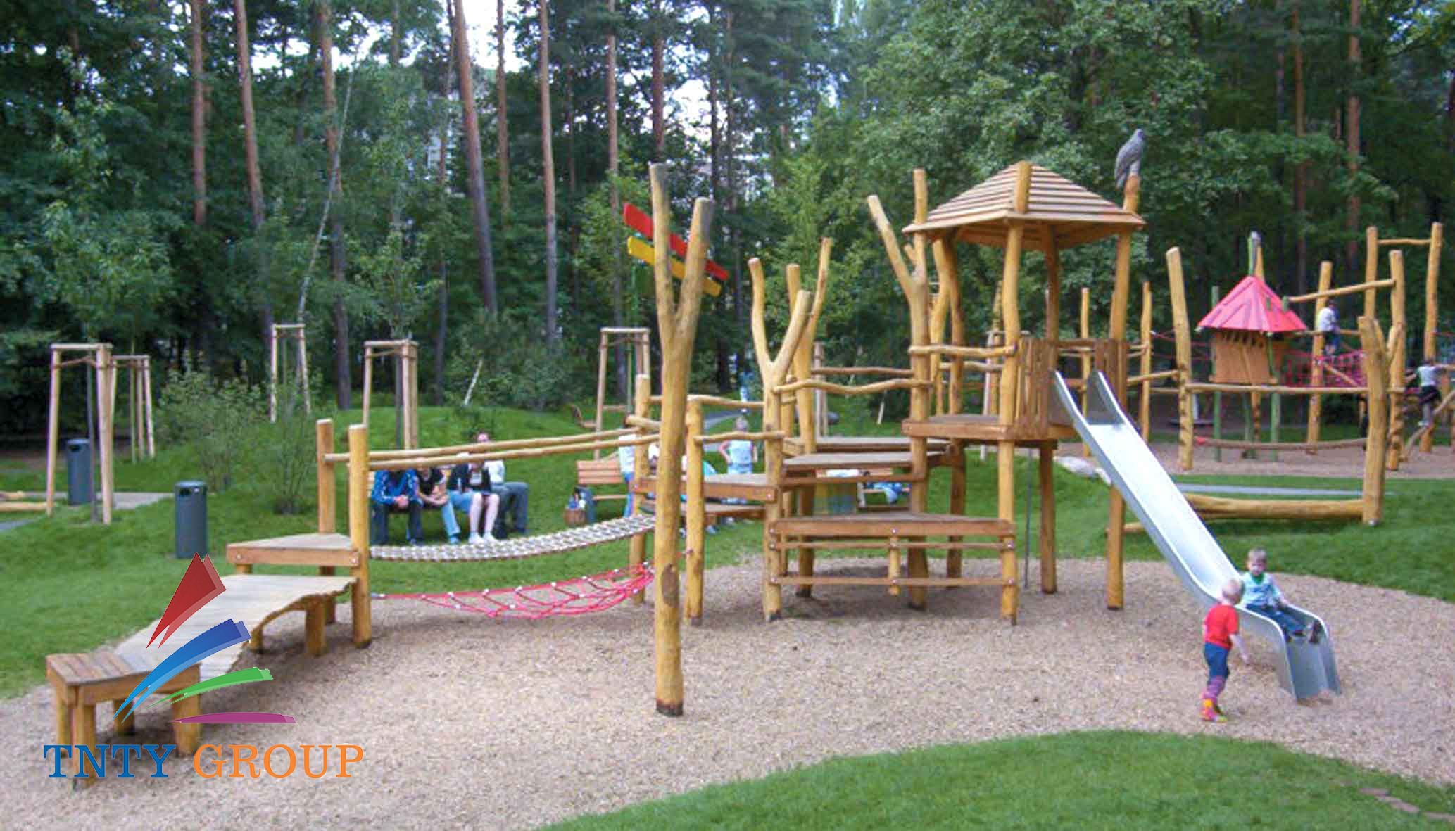 Thường xuyên vệ sinh và che chắn cho các thiết bị vui chơi ngoài trời