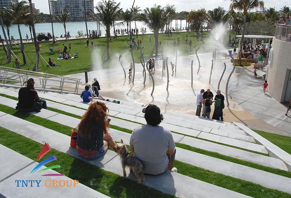 Children's water playground relieves stress