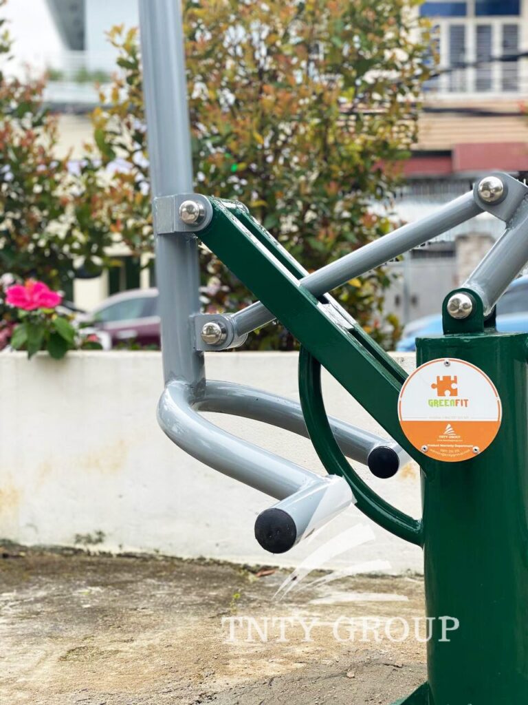 Outdoor fitness equipment installed at Hoa Thuan Dong ward park in Da Nang by TNTY